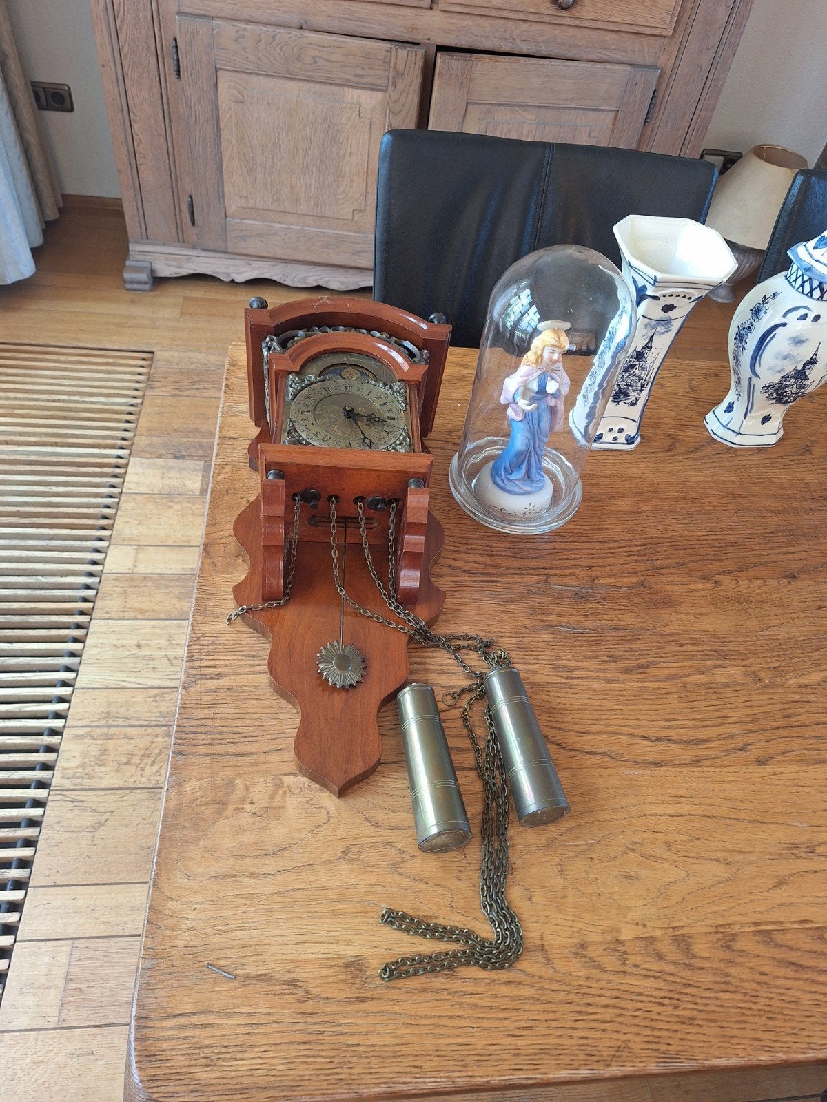 Antieke wandklok en diverse religieuze decoratie, Ophalen of Verzenden