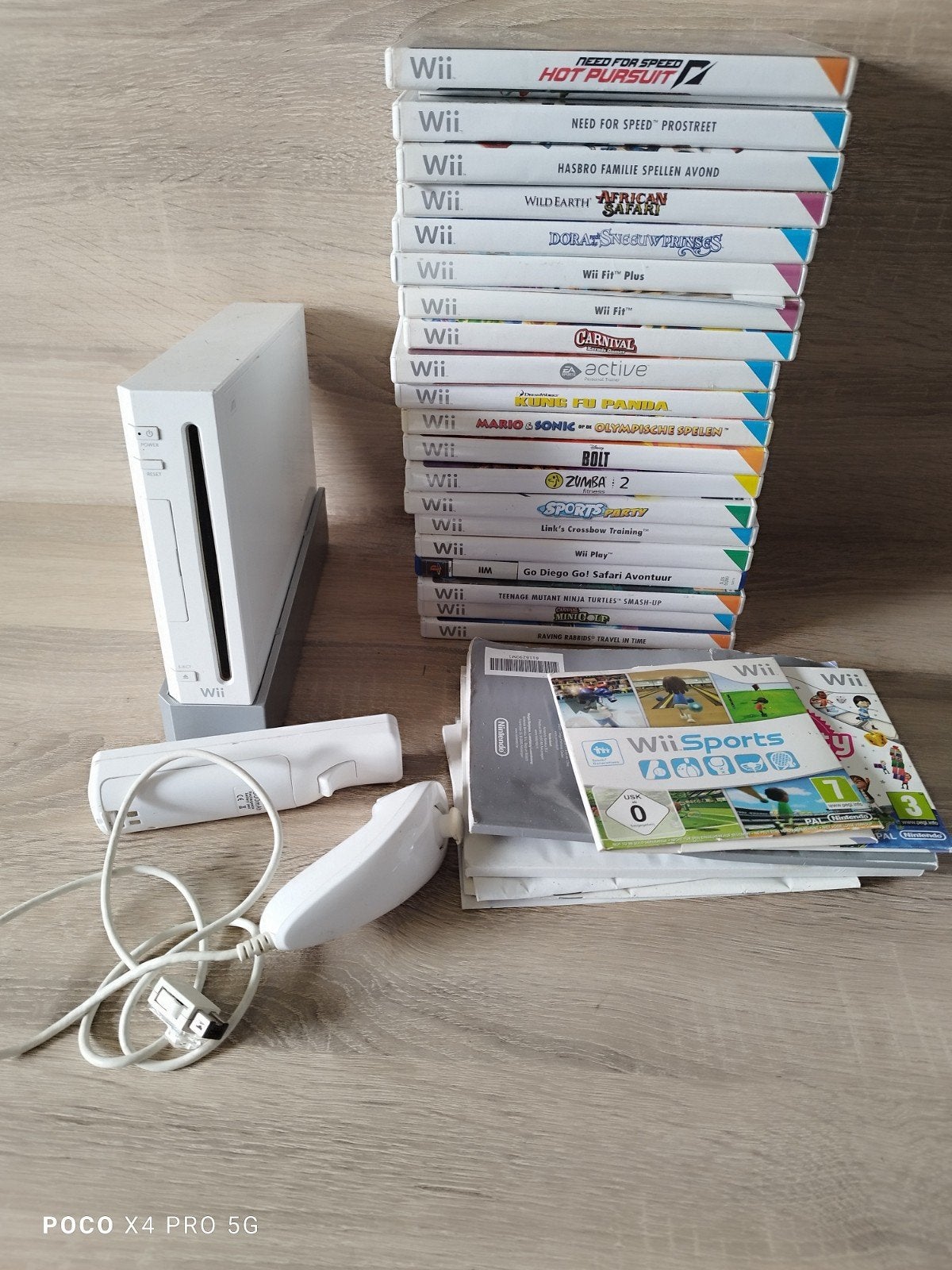 Wii console met 2 controllers, sensorbar, voeding en games, Ophalen of Verzenden, Gebruikt, Met 2 controllers, Met games