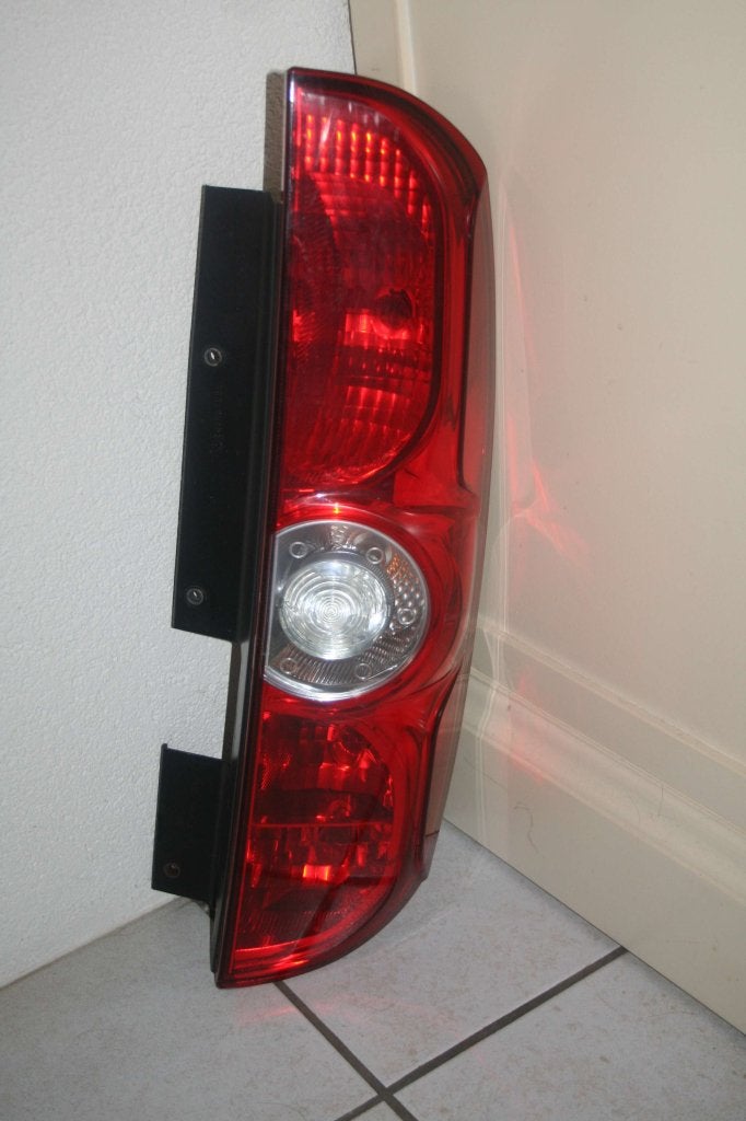 OPEL COMBO D ACHTERLICHT RECHTS (TYPEN MET DEURTJES, Niet ingevuld, Gebruikt, Ophalen of Verzenden, Niet ingevuld