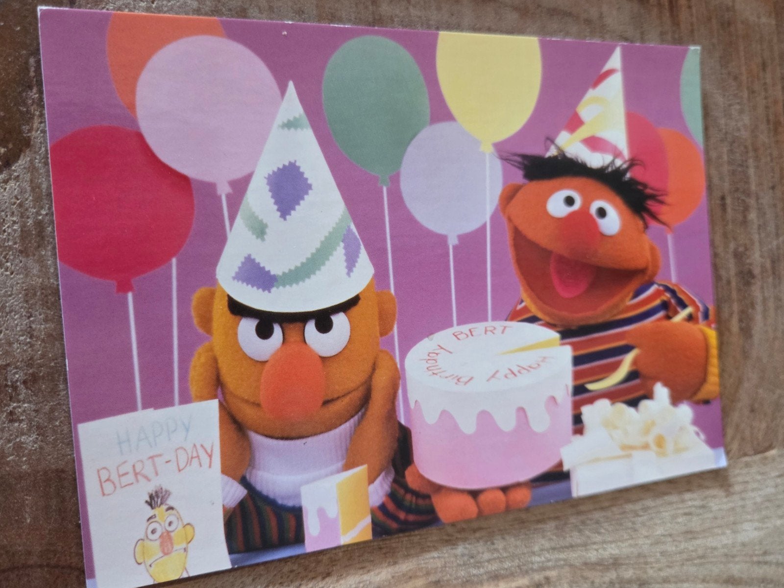 Vintage Sesamstraat Bert & Ernie Verjaardagskaart, Verzamelen, Verzenden, 1980 tot heden, Gelopen, Kinderen