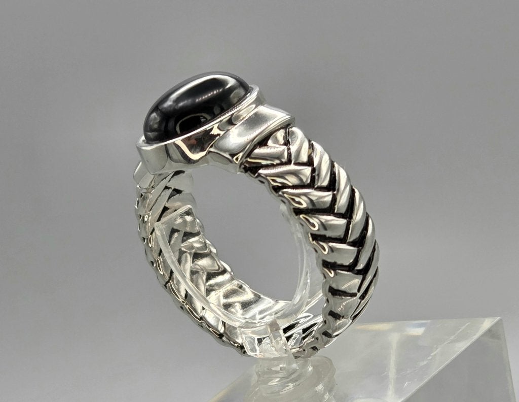 Zilveren gevlochten herenring met onyx. 2026/639, 20 of groter, ., Zwart, Heer