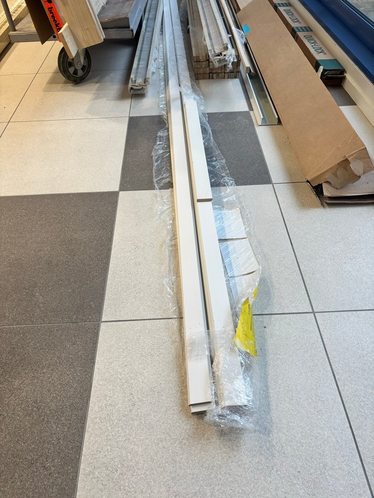 10 Witte MDF plinten, nieuw in verpakking a 2,5 meter, Ophalen, Nieuw, Mdf, 200 tot 250 cm