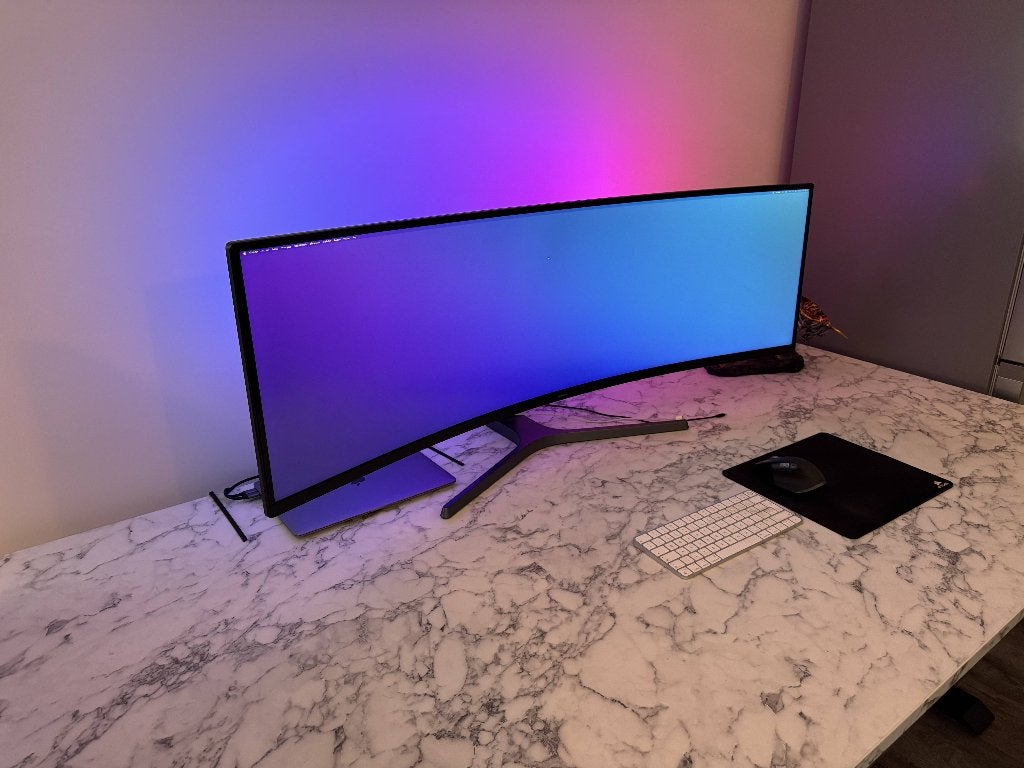 Samsung Odyssey CRG9 Curved Monitor - 49 Inch, Computers en Software, Monitoren, Gebruikt, 3 tot 5 ms, 101 t/m 150 Hz, Hoofdtelefoonaansluiting