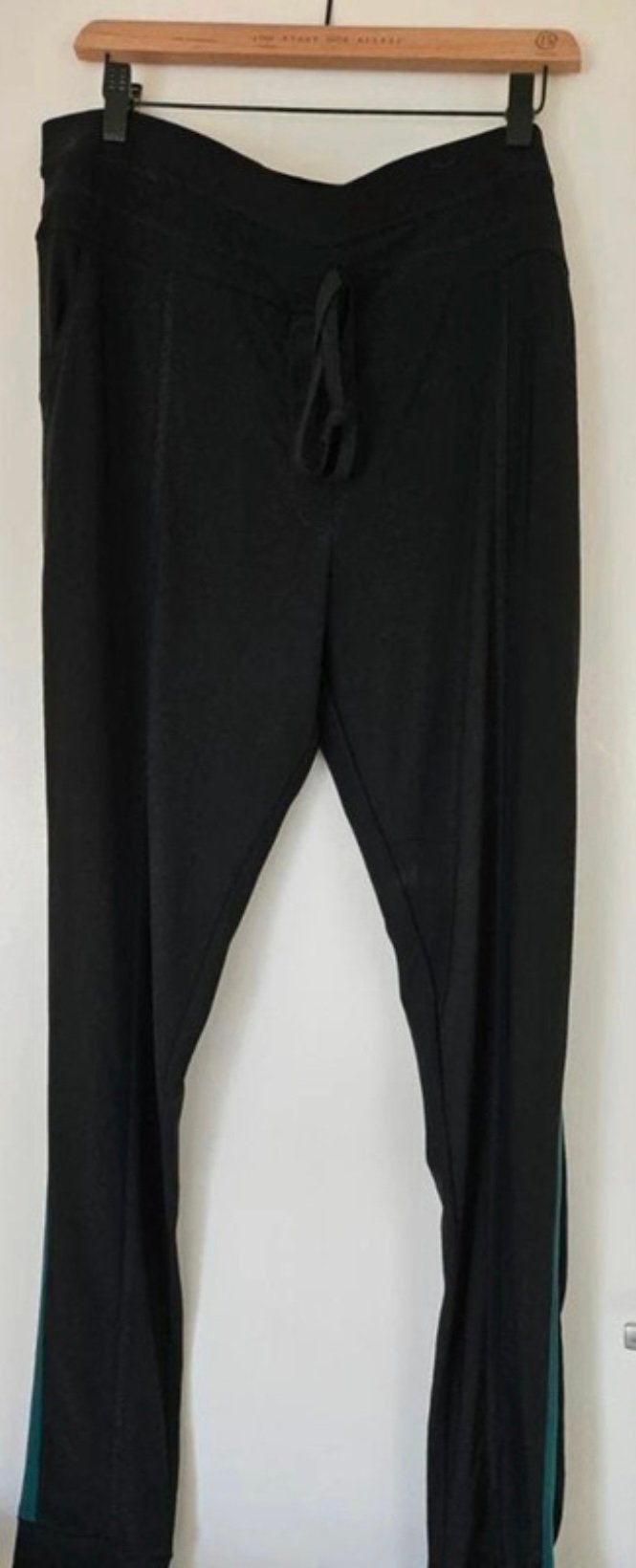 Zwarte broek met groene bries, merk CC Culture - maat XXL, Ophalen of Verzenden, Zo goed als nieuw, Zwart, Broek of Spijkerbroek