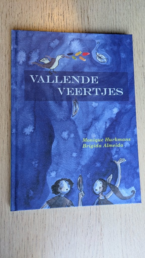Vallende veertjes - Monique Hurkmans, Brigida Almeida, Ophalen of Verzenden, Zo goed als nieuw
