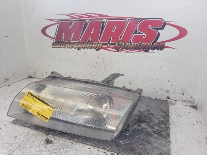Koplamp links van een Mazda 323, Gebruikt, -, -, Ophalen of Verzenden