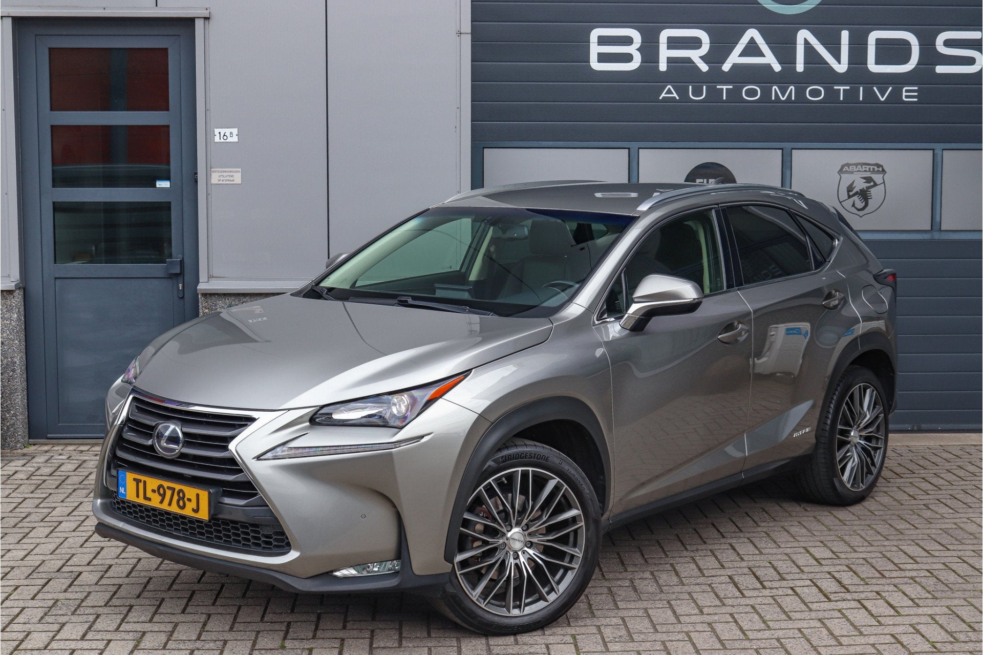 Lexus NX 300h AWD Luxury Line HEV Navi Clima Leder Camera, Auto's, Lexus, Automaat, Dealer onderhouden, Gebruikt, 1760 kg