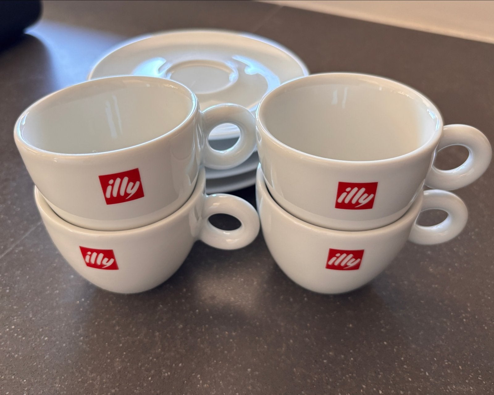 Illy espresso kopjes met schotels - 4 stuks, Ophalen, Zo goed als nieuw, Kop(pen) en/of Schotel(s), Porselein