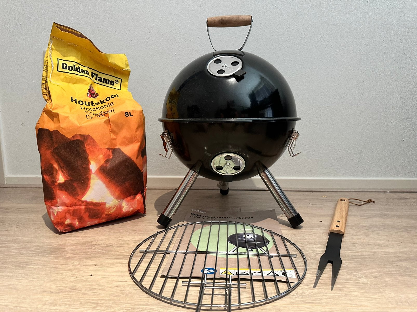 Houtskool Barbecue tafelmodel (ideaal voor meenemen), Ophalen of Verzenden, Zo goed als nieuw