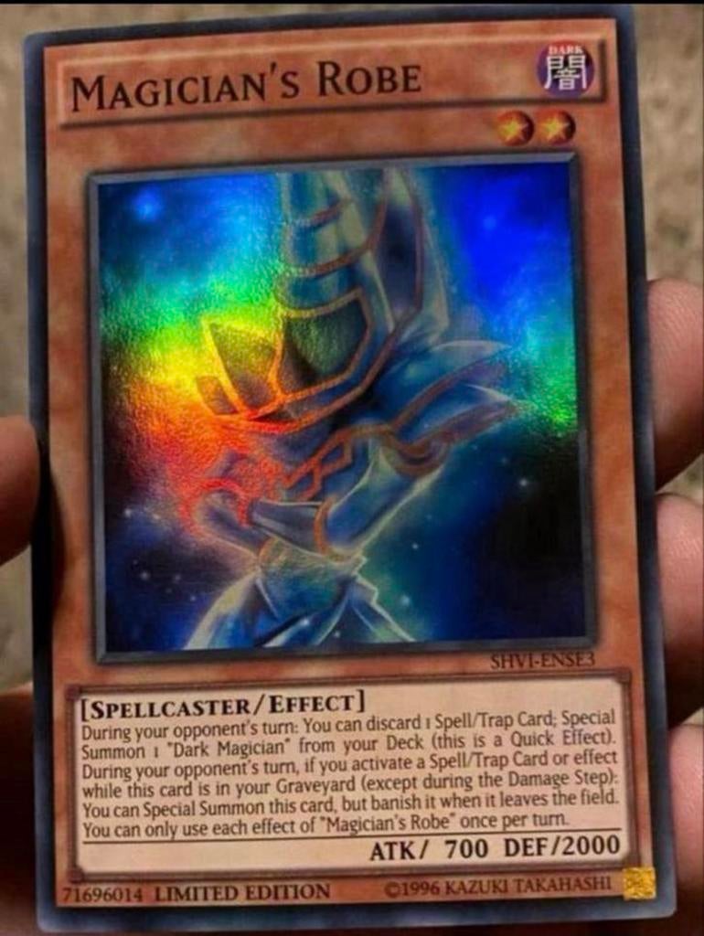 Yu-Gi-Oh! Magician’s Robe SVHI Limited Edition !, Ophalen of Verzenden, Zo goed als nieuw, Losse kaart, Foil
