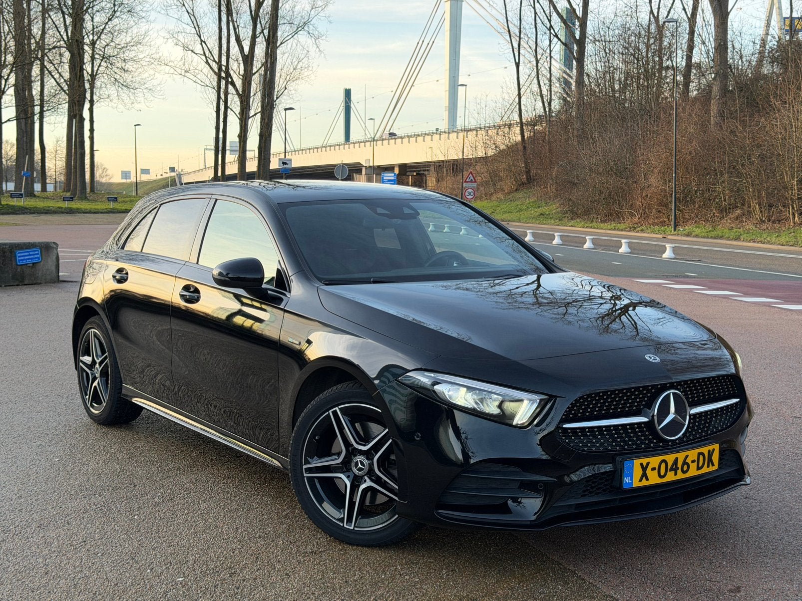Mercedes-Benz A-Klasse A 250 e 218pk 8G-DCT 2020 Zwart AMG, 160 pk, Zwart, Plug-in hybride, Lane Keeping Assist