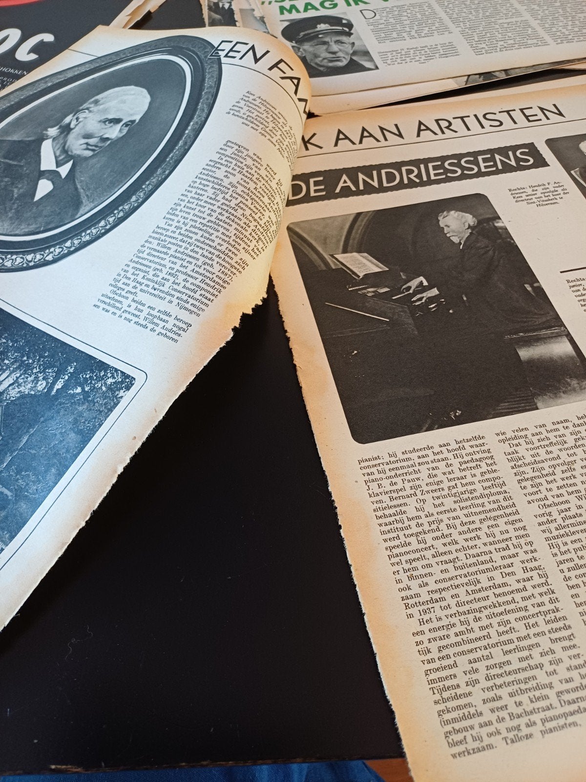 artikel over de familie Andriessen artiesten 1954, Verzamelen, Ophalen of Verzenden, 1940 tot 1960, Knipsel(s)