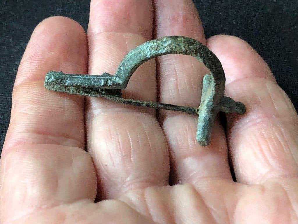 ROMEINSE boog FIBULA mantelspeld aparte vorm Bodemvondst, Ophalen of Verzenden, Brons