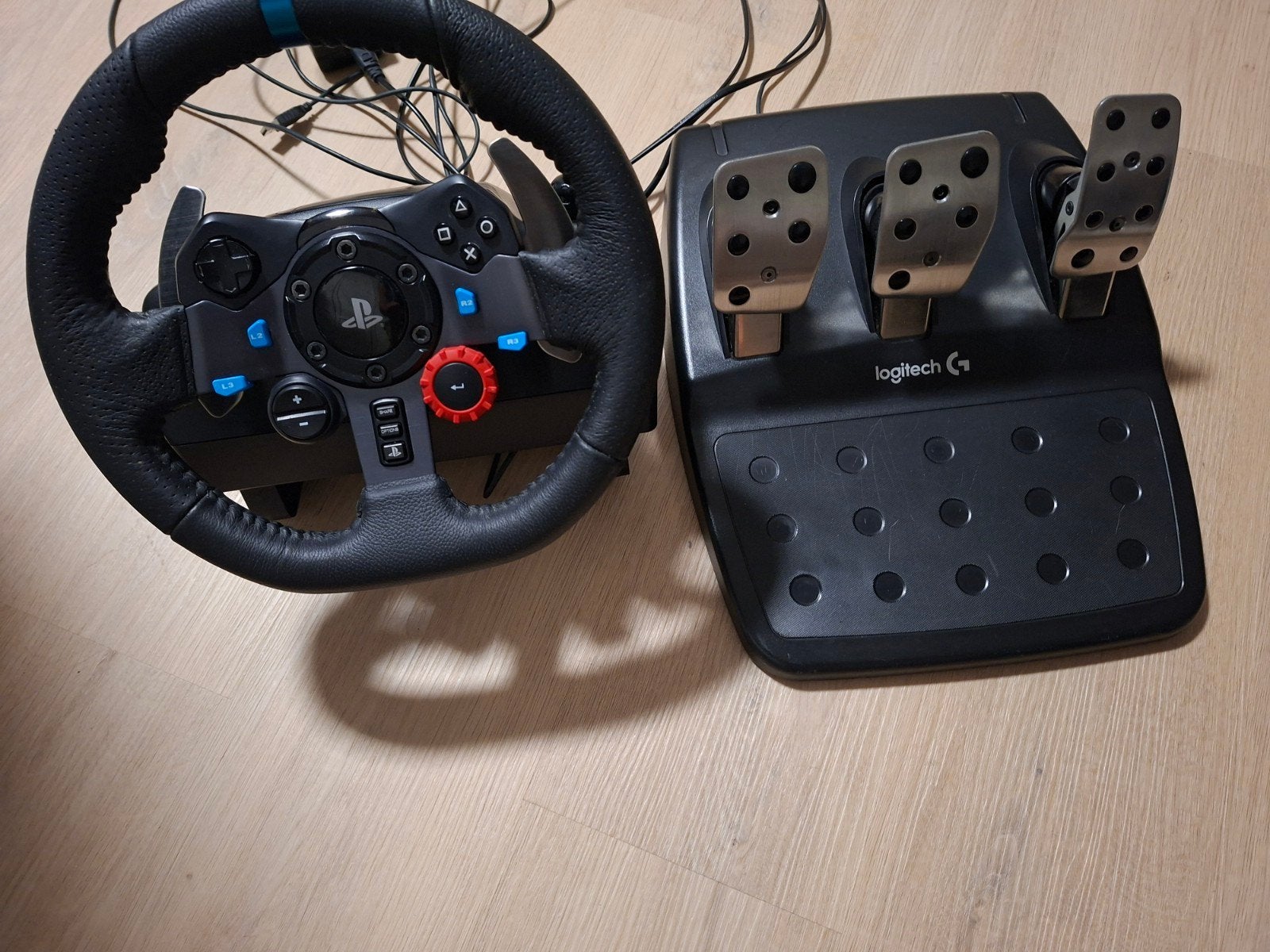 Logitech G29 - Stuur + pedalen  (Voor Ps4/Ps5 - Pc ), Spelcomputers en Games, Spelcomputers | Sony PlayStation Consoles | Accessoires