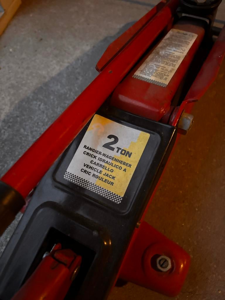 Robuuste 2-tons garagekrik - Ideaal voor auto-onderhoud, Ophalen, Gebruikt, Hydraulisch, Garagekrik
