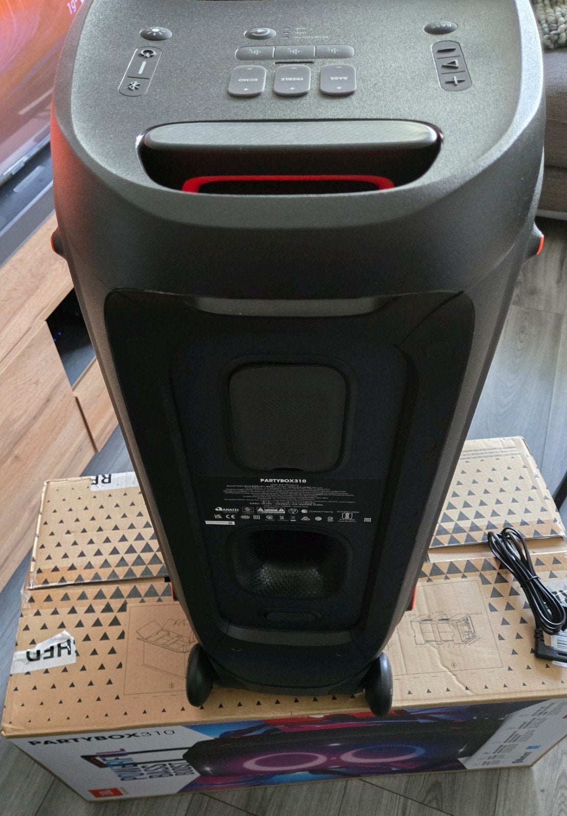 Foto 8 van Nieuw JBL PARTYBOX 310 2 maand oud + factuur,absoluut nieuw