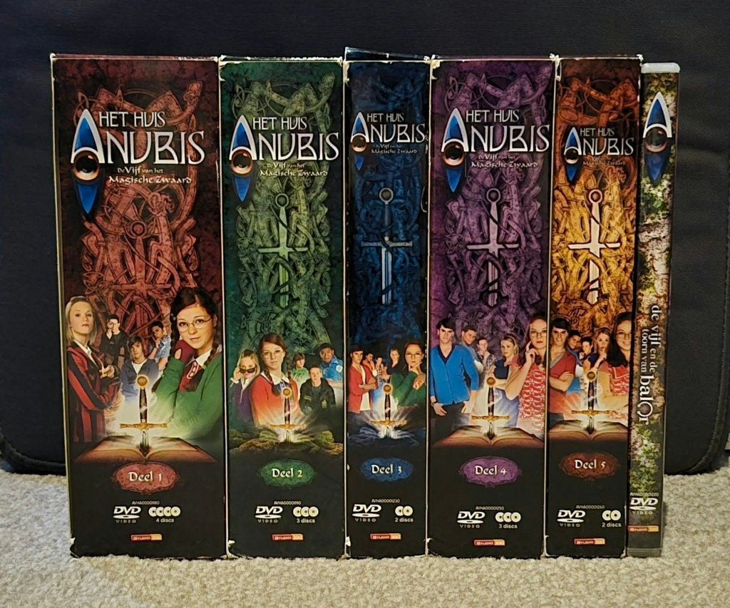 Huis Anubis de Vijf van het Magische Zwaard - Complete Serie, Cd's en Dvd's, Science Fiction en Fantasy, Zo goed als nieuw, Inclusief boekje