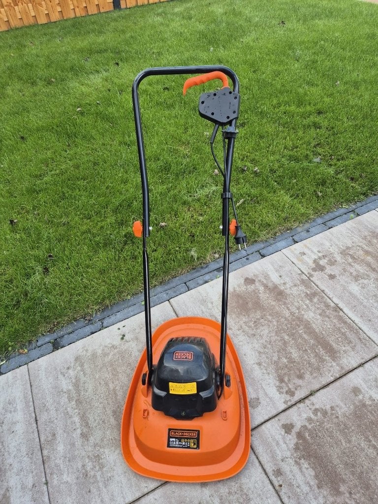 Black en Decker grasmaaier, Ophalen, Gebruikt, Elektrische grasmaaier, Black & Decker