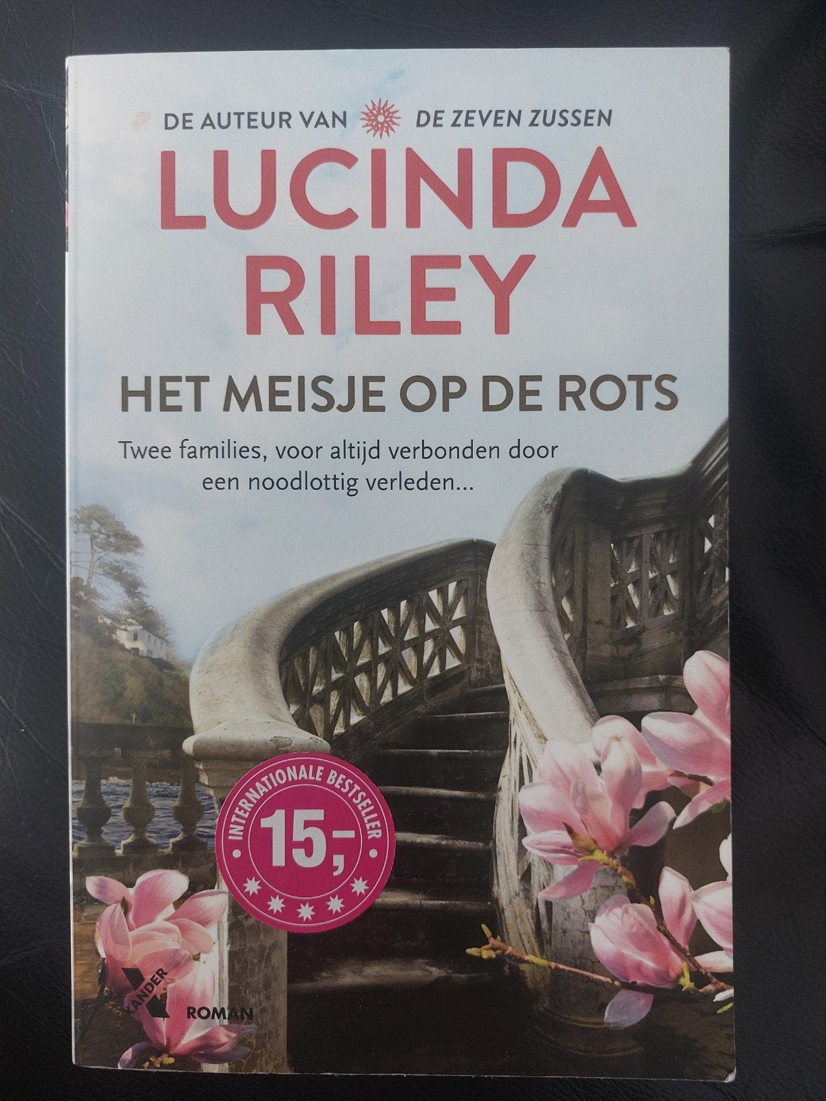 Het Meisje op de Rots - Lucinda Riley (Roman), Ophalen of Verzenden, Zo goed als nieuw, Lucinda Riley, Nederland
