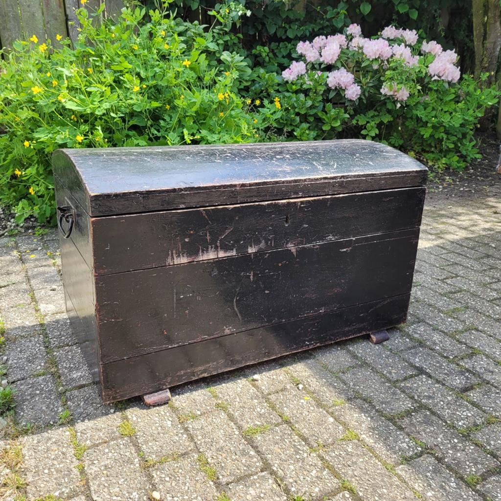Brocante oude zwarte kist dekenkist speelgoedkist, Ophalen, Minder dan 50 cm, Gebruikt, Rian.verbeet@gmail.com