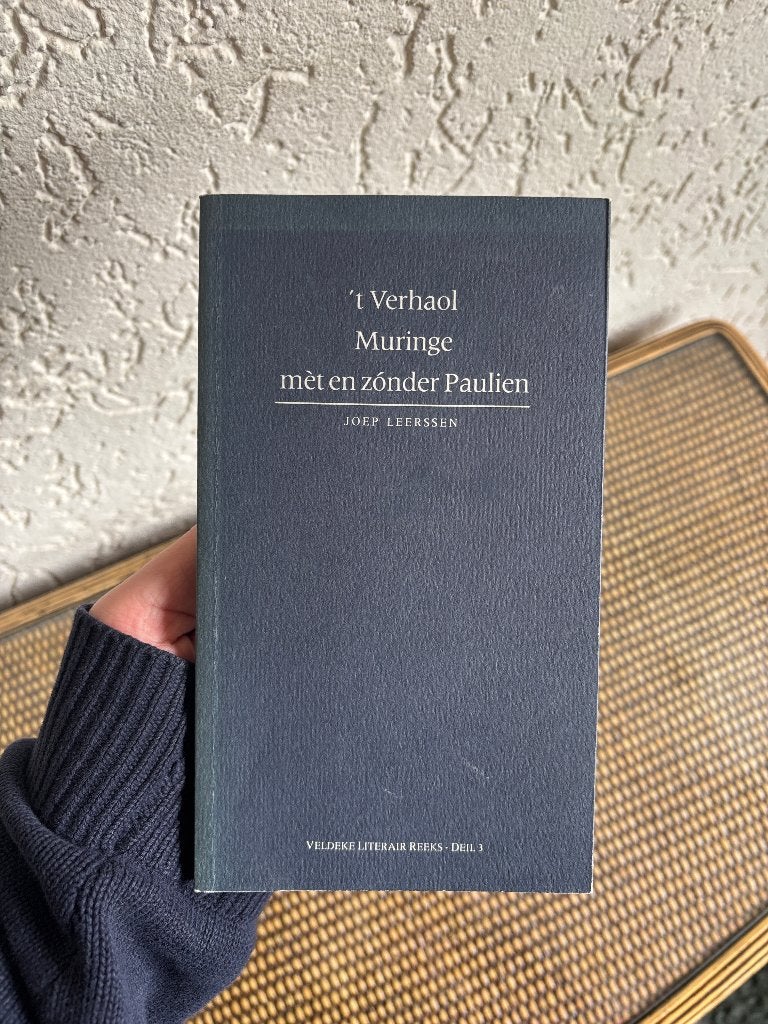 Joep Leerssen - t Verhaol Muringe mét en zónder Paulien, Gelezen, Ophalen of Verzenden, Nederland, Joep Leerssen