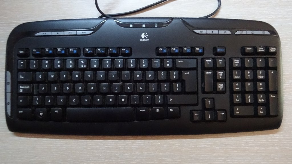 Logitech SK‑2930 PS2 toetsenbord – multimedia – QWERTY, Gebruikt, Ophalen of Verzenden, Qwerty, Logitech toetsenbord