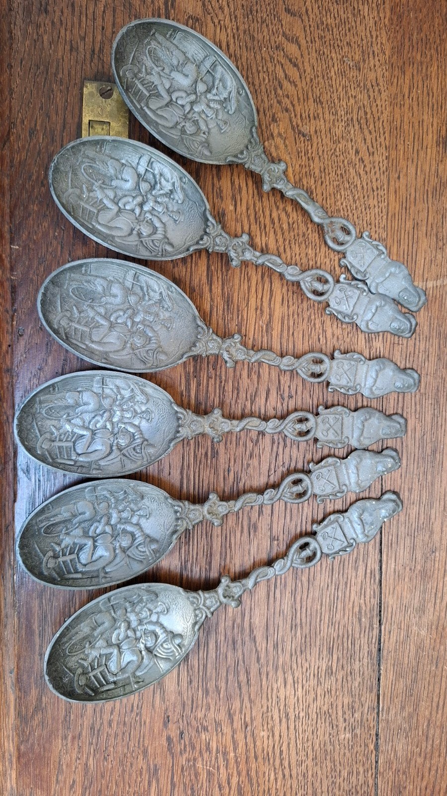 Set van 6 antieke tinnen lepels met reliëf, Antiek en Kunst, Ophalen of Verzenden
