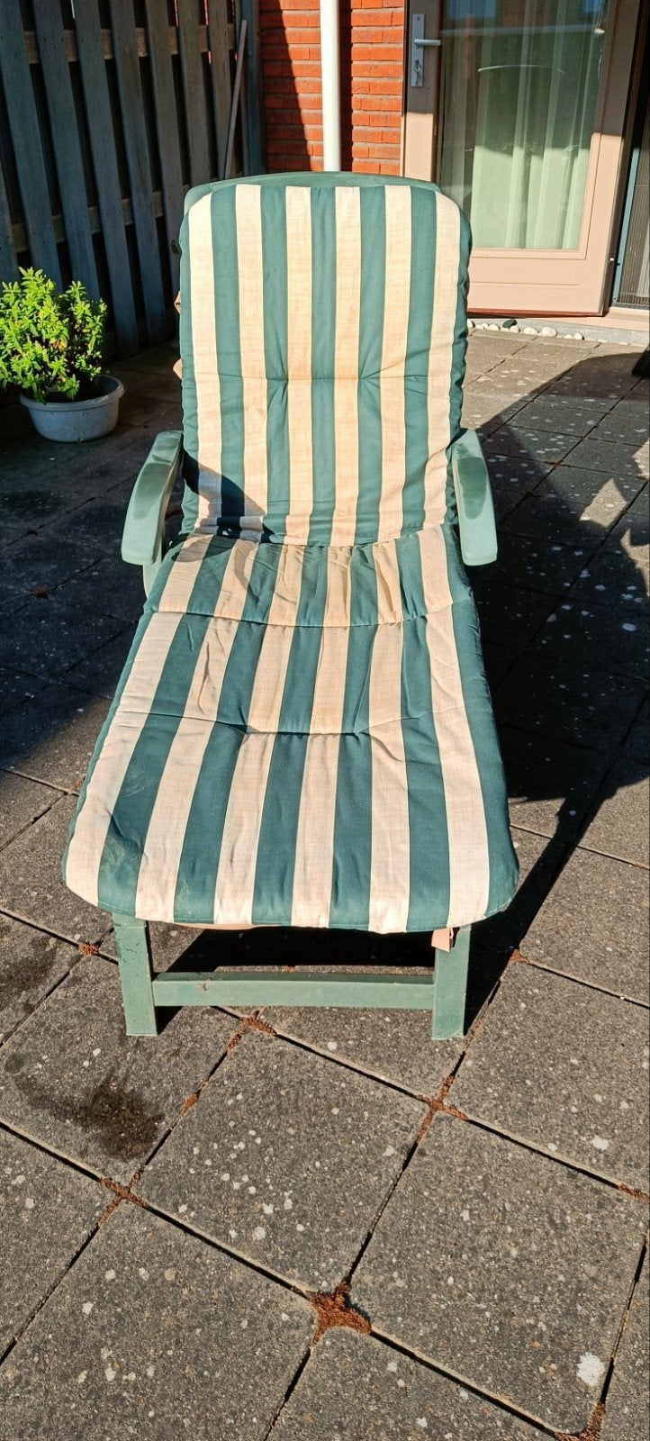 Hartman lounge/ligstoel met kussen, verrijdbaar, Tuin en Terras, Ligbedden, Ophalen, Zo goed als nieuw, Kunststof, Verrijdbaar