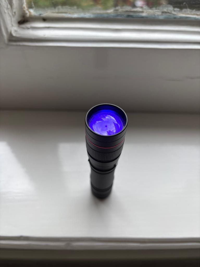UV zaklamp blacklight – werkt perfect, Caravans en Kamperen, Zaklampen, Zo goed als nieuw, Batterij, Ophalen of Verzenden