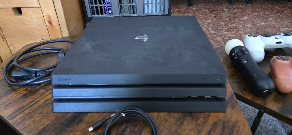 PS4 Pro with 4 controllers, a Joystick and 6 games, Spelcomputers en Games, Ophalen, Online, Overige genres, 1 speler