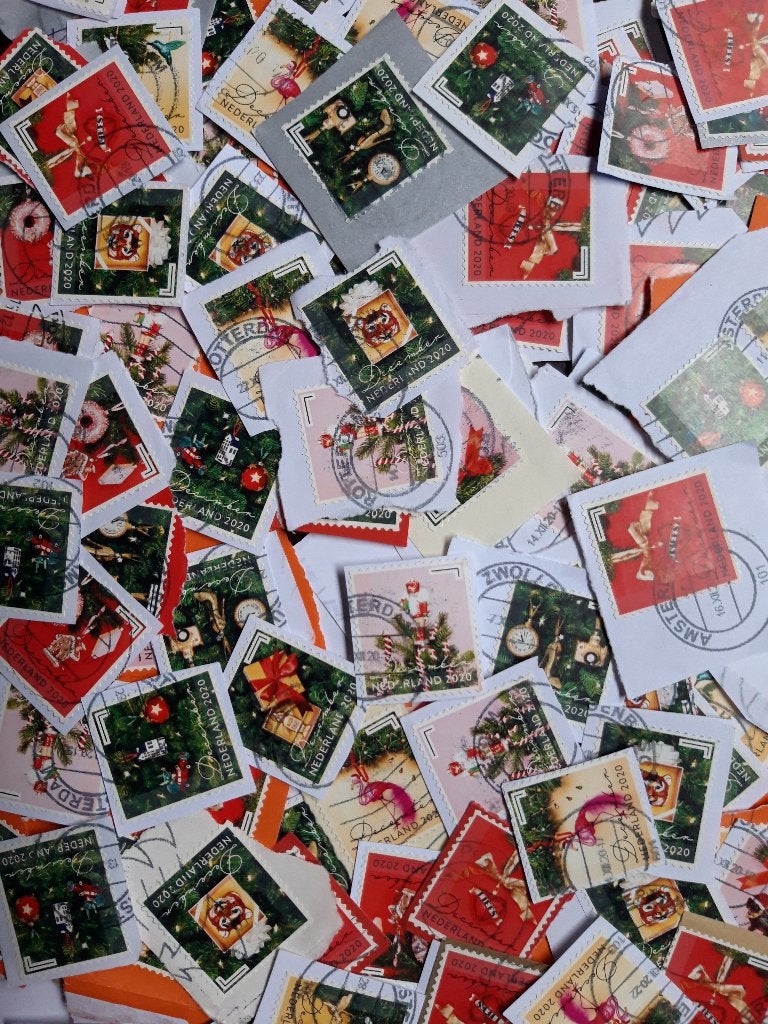 Kilowaar 700 gram kerstzegels - decemberzegels 2020, Postzegels en Munten, Verzenden, Na 1940, Gestempeld