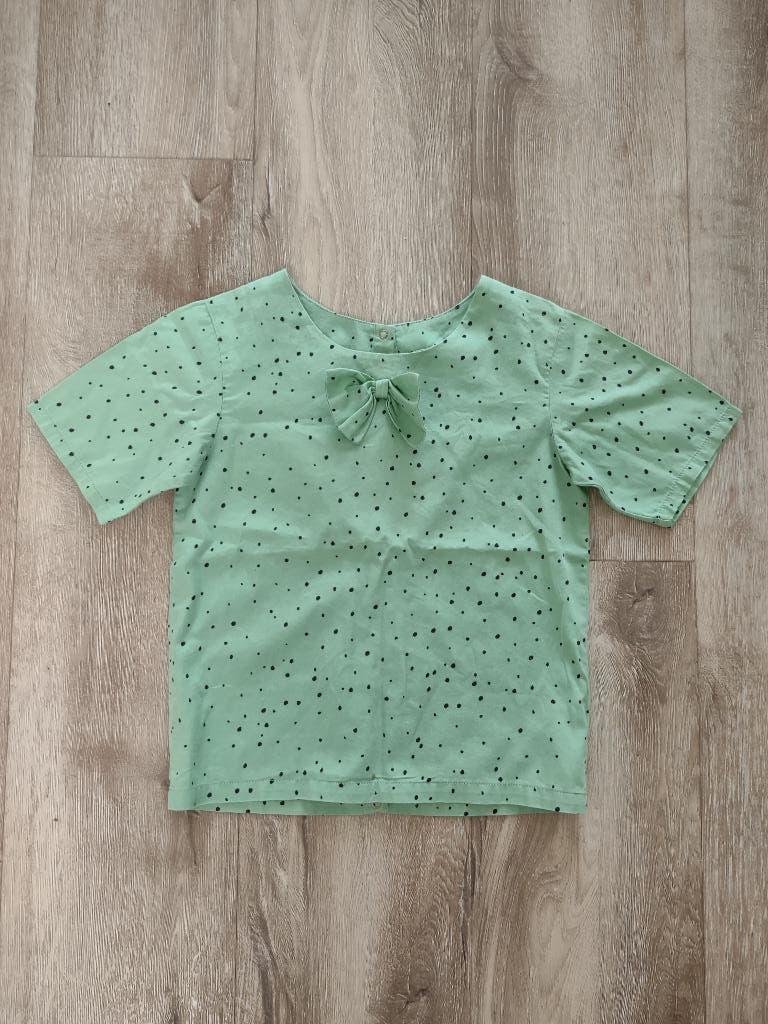 Prachtige groene top met strik + stippen Mini Rodini 128-134, Meisje, Onb, Ophalen of Verzenden, Shirt of Longsleeve