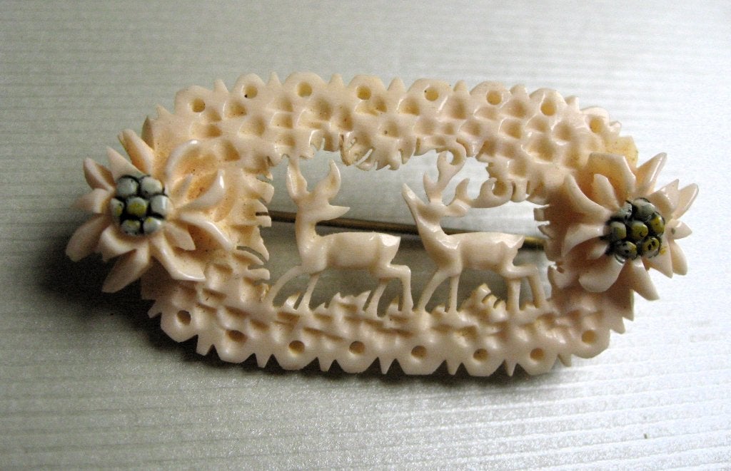 Antieke broche met hertenpaar, mooi uitgesneden been, Ophalen of Verzenden, Overige materialen, Broche