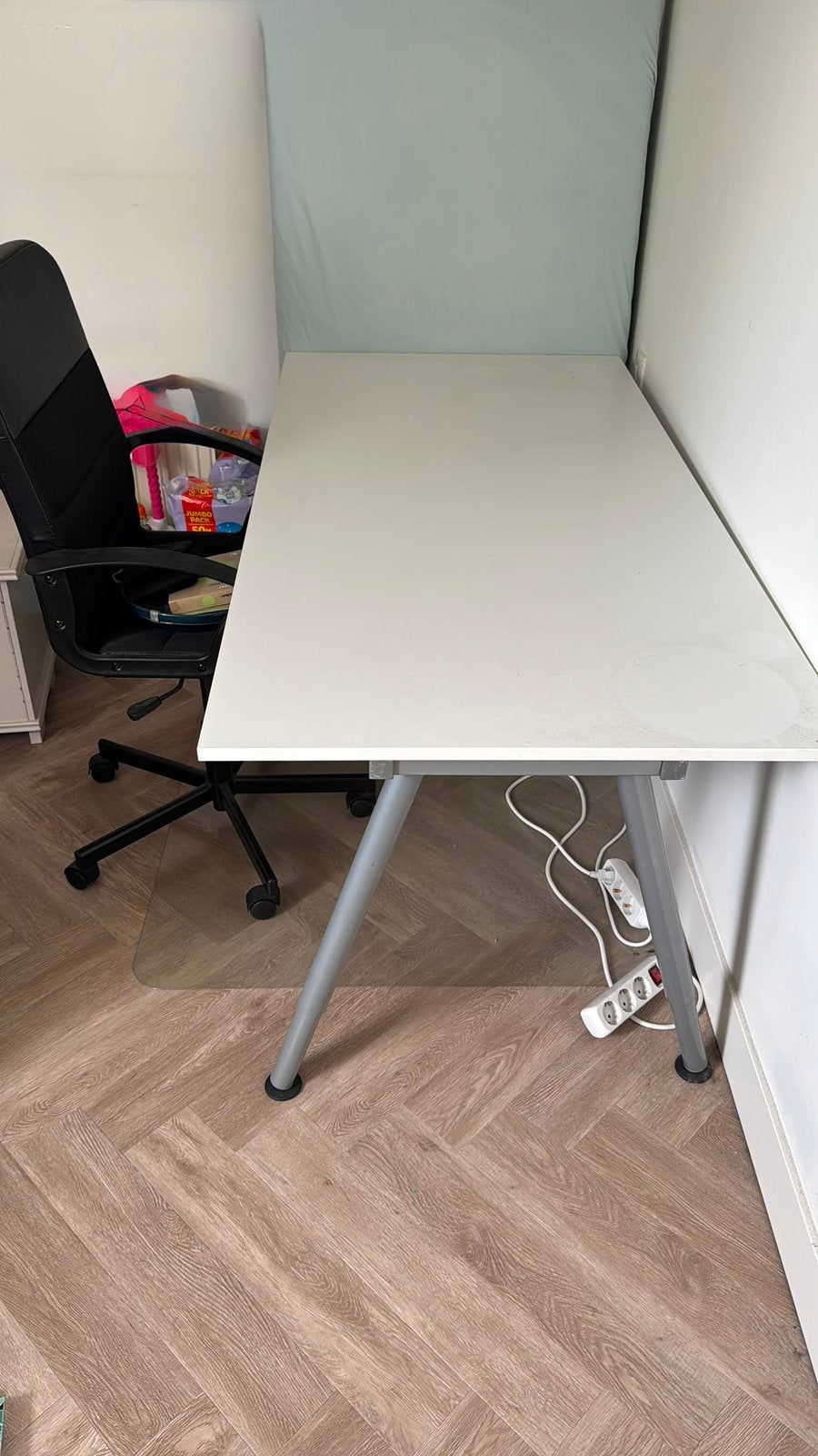 Ikea Trotten verstelbaar bureau, Ophalen, 160 cm, Spaanplaat of MDF, Zo goed als nieuw