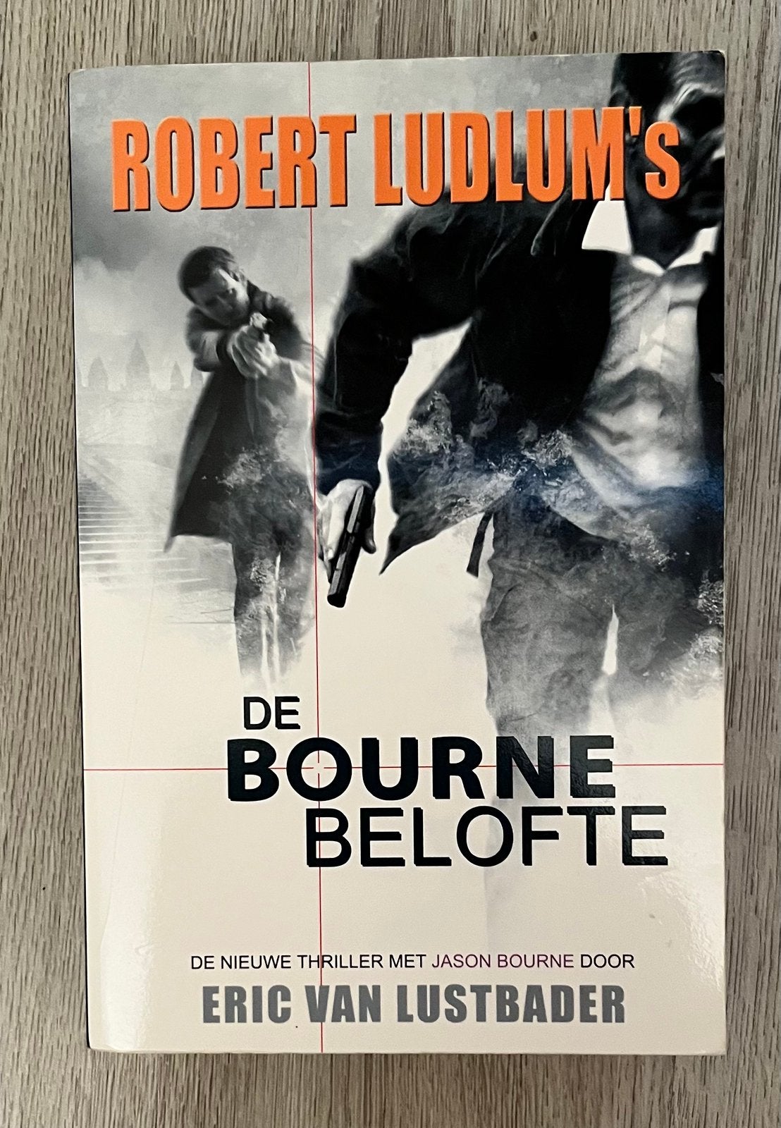 Robert Ludlum - De Bourne belofte, Boeken, Ophalen of Verzenden, Zo goed als nieuw, Robert Ludlum; Eric van Lustbader