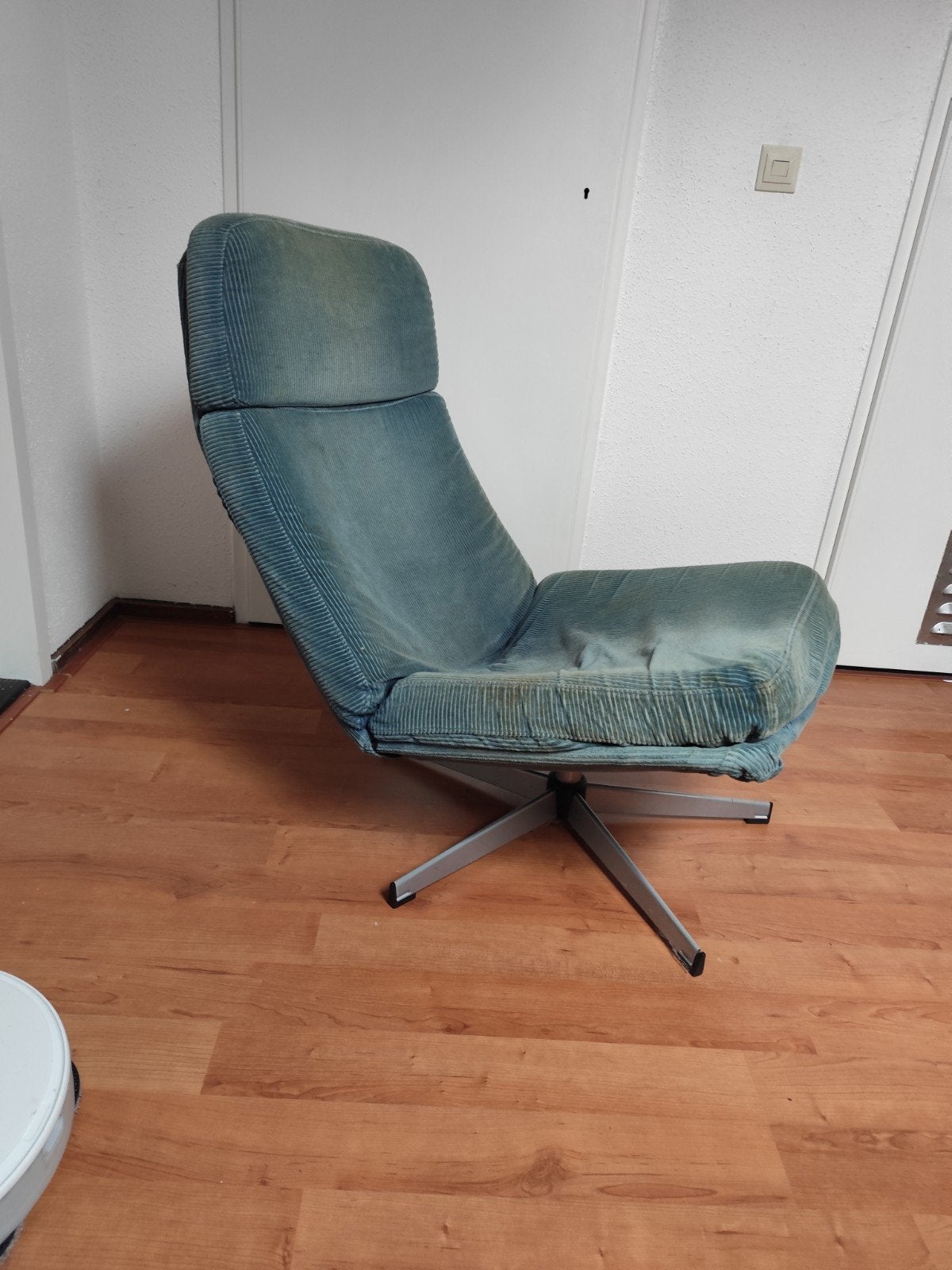 Gratis: Comfortabele fauteuil met stevige voet. blauw rib, Ophalen, Gebruikt, Blauw, Metaal