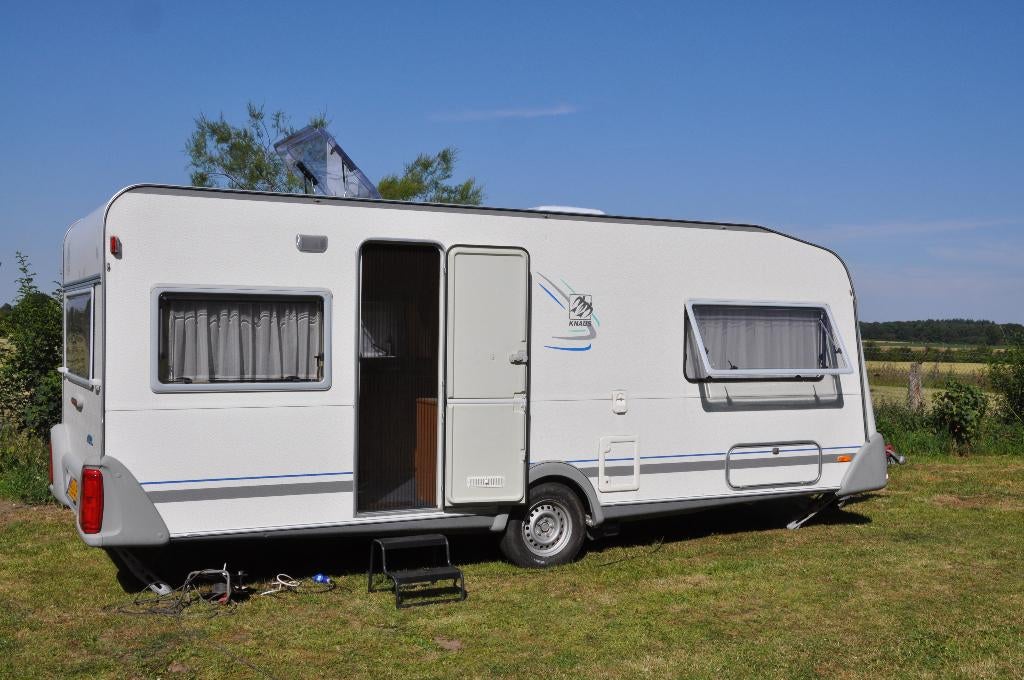 Knaus Azur 550 met 2 bedden van 1999, Caravans en Kamperen, Caravans, Rondzit, Tot en met 2, Particulier, 6 tot 7 meter