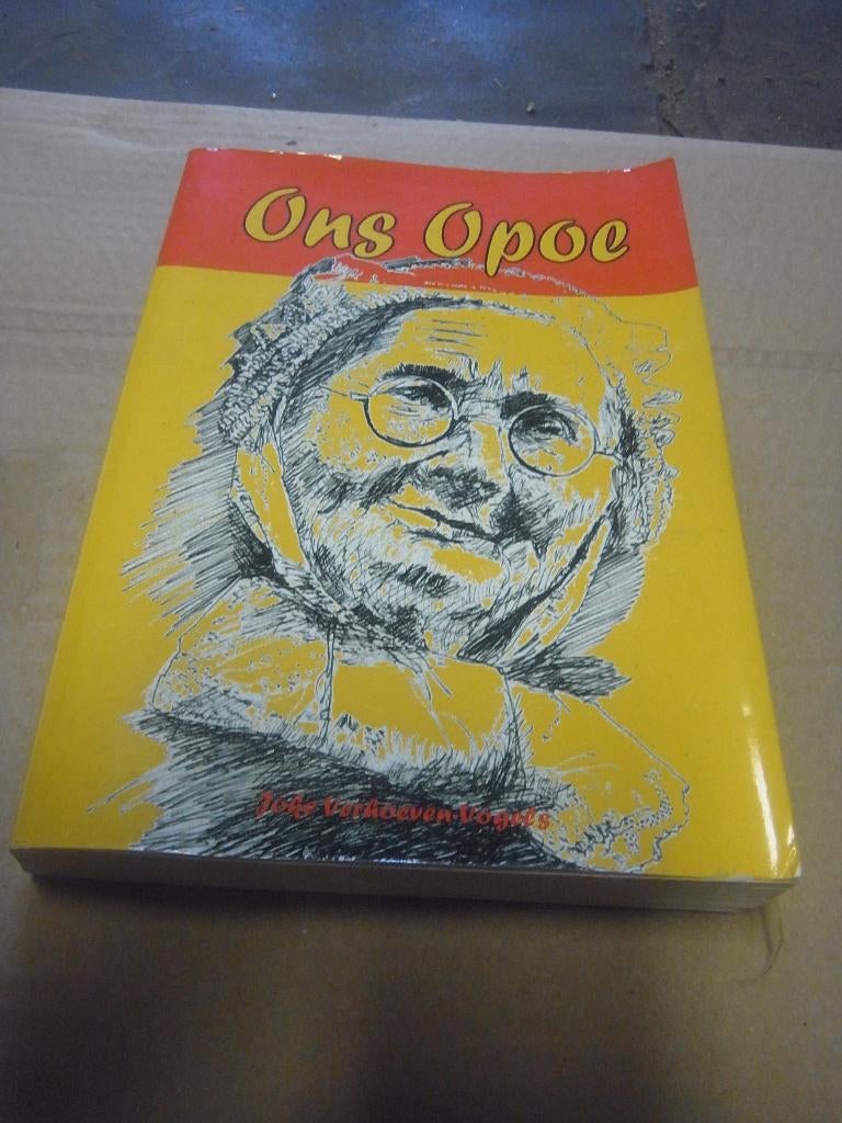 boek ons opoe van Joke Verhoeven Vogels, Ophalen of Verzenden, Zo goed als nieuw