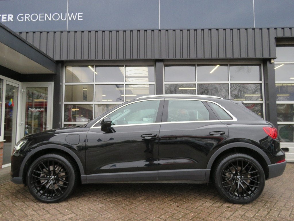 Audi Q3 45 TFSIe 245pk EDITION / 20 Inch / Camera / Matrix L, Gebruikt, Met garantie (alle), 116 pk, Zwart