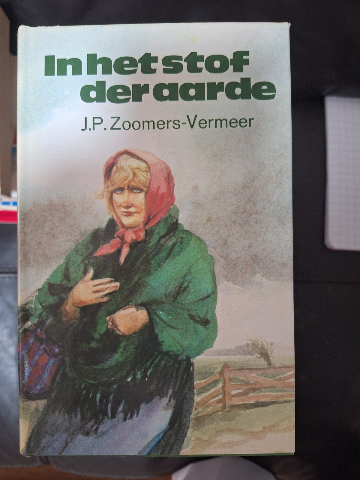In het stof der aarde - J.P. Zoomers-Vermeer, Boeken, Ophalen of Verzenden, Gelezen, J.P. Zoomers-Vermeer, Nederland