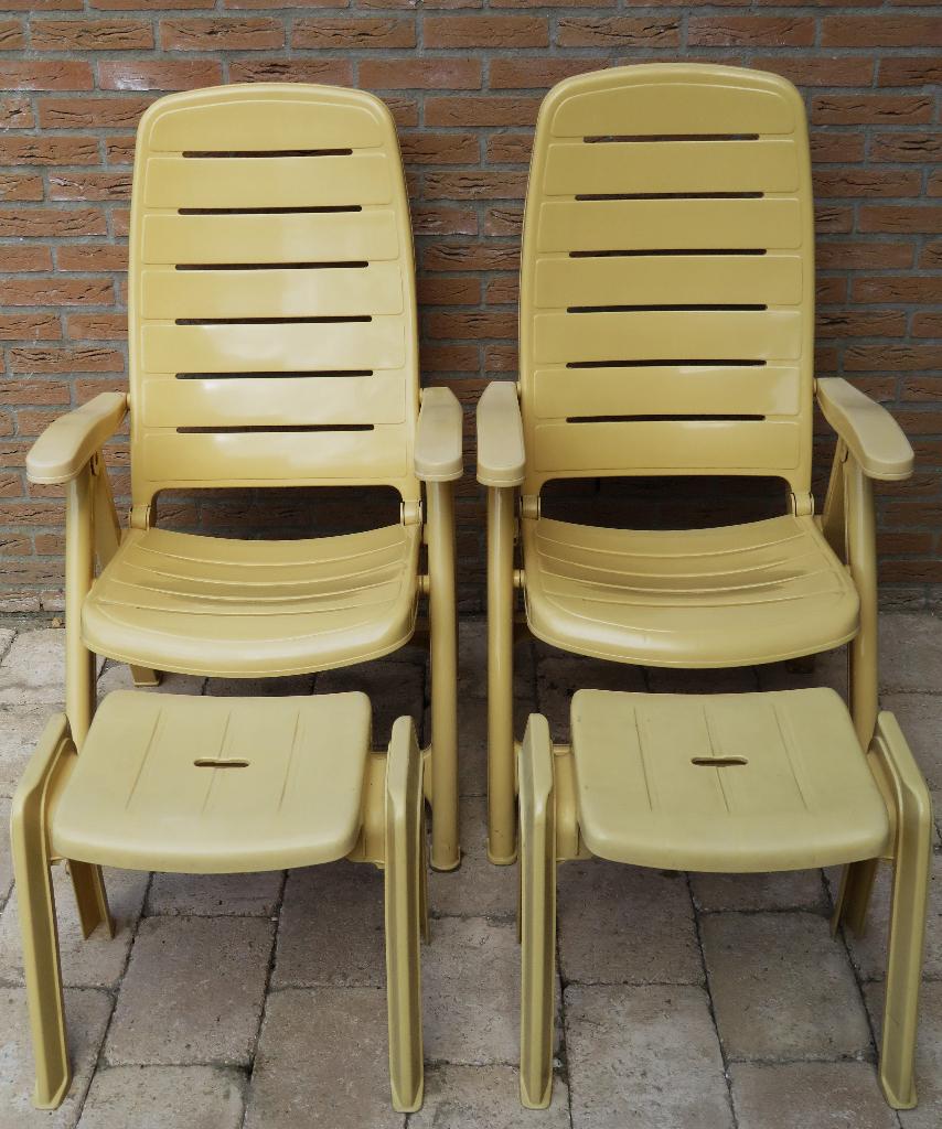 2 tuinstoelen + 2 voetenbankjes, Tuin en Terras, Ophalen, Gebruikt, Kunststof, Verstelbaar