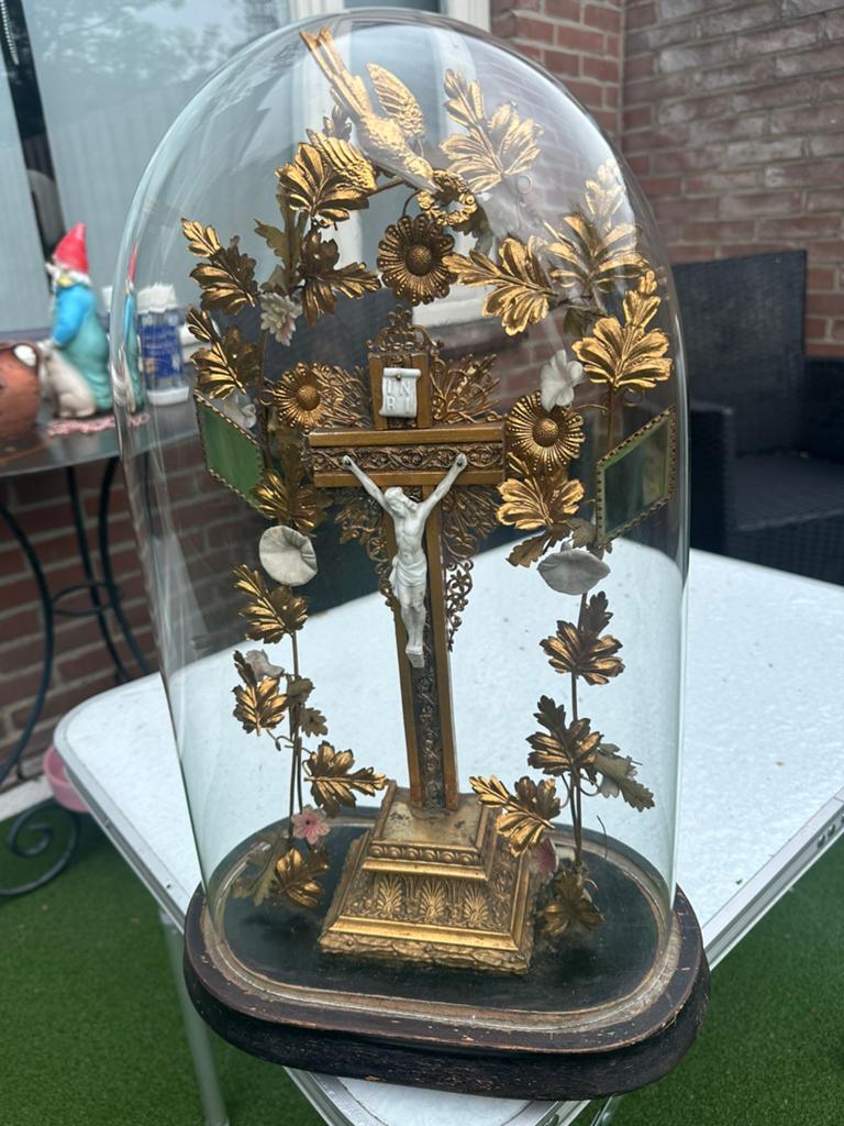 Kruisbeeld, Ophalen