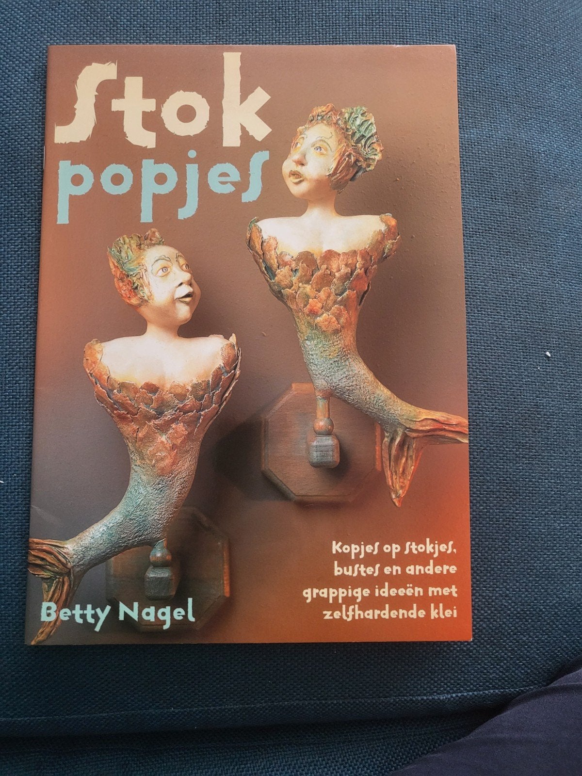 Stokpopjes: Koppen op stokjes en meer met klei, Ophalen of Verzenden, Gelezen, Kleien en Boetseren, Betty Nagel