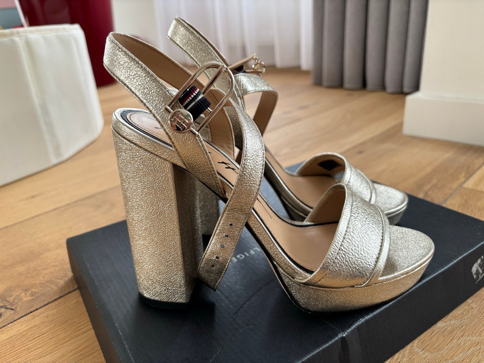 Nieuwe Tommy Hilfiger Hakken Maat 38, Ophalen of Verzenden, Nieuw, Overige kleuren, Pumps
