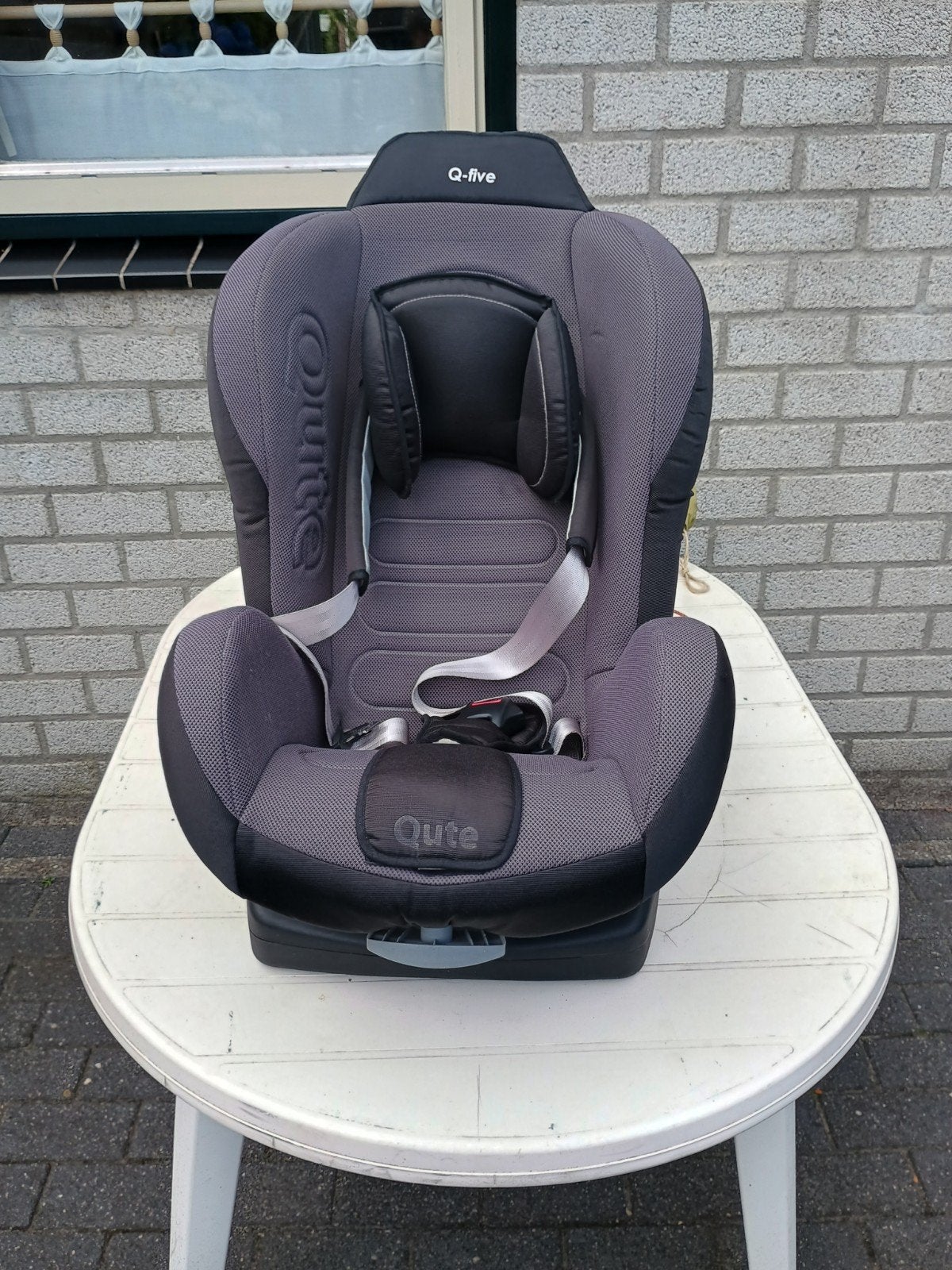 autostoeltje zwart, Qute, 9-18 kg  €25,-, Kinderen en Baby's, Autogordel, 9 t/m 18 kg, Zo goed als nieuw, Ophalen