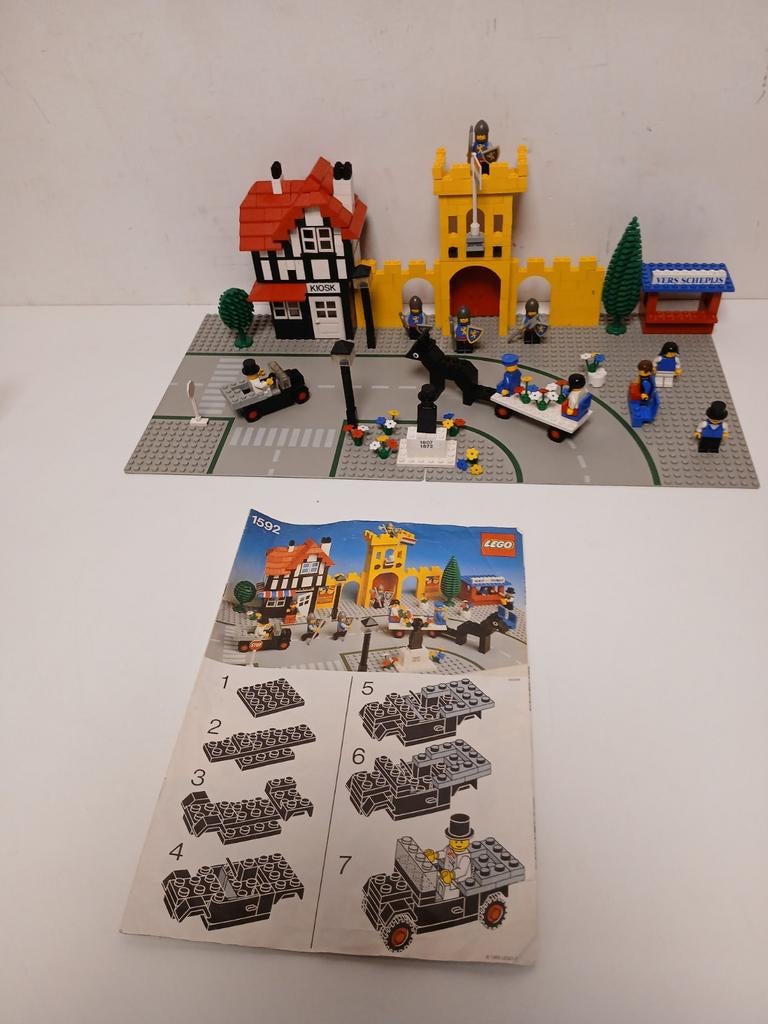 Vintage lego 1592 town square castle scene, Kinderen en Baby's, Speelgoed | Duplo en Lego, Ophalen of Verzenden, Gebruikt