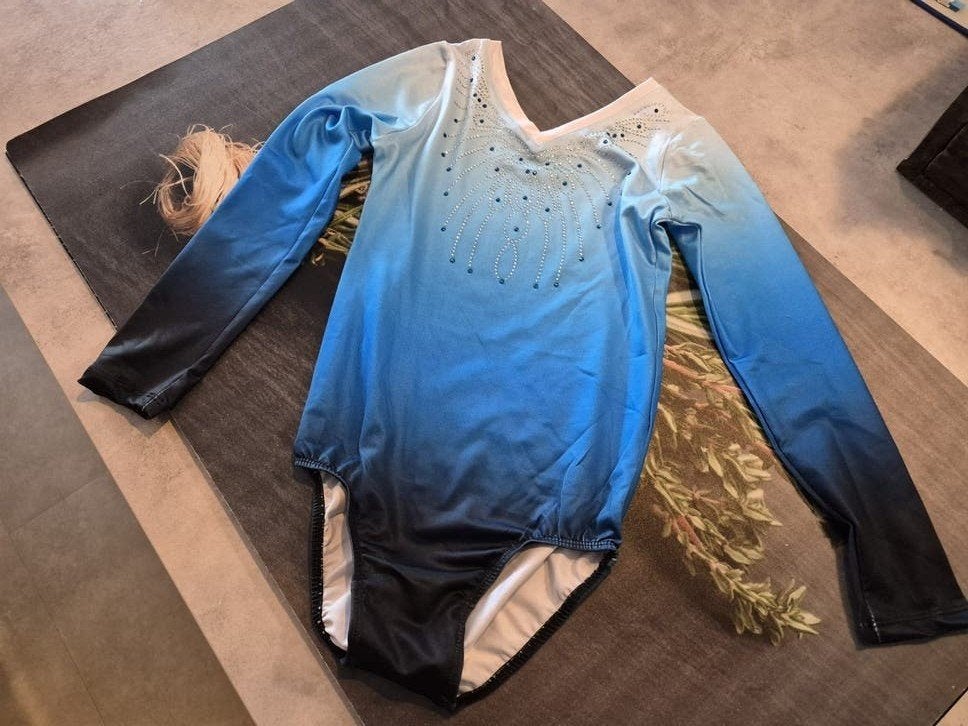 Nieuw Blauw turnpakje met stras steentjes maat zie foto bove, Maat 36 t/m 42, Ophalen of Verzenden, Nieuw, Turnpak(je)