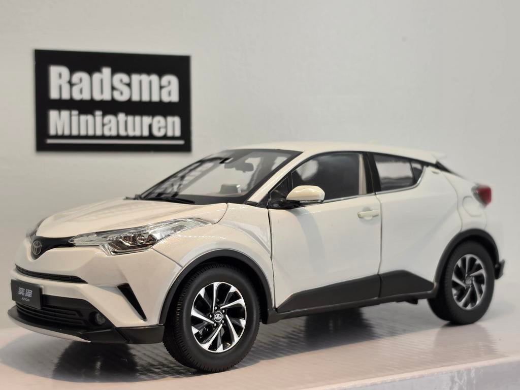 Toyota CH-R - wit - 1:18 Paudi dealermodel, Hobby en Vrije tijd, Auto, Nieuw, Paudi, Ophalen of Verzenden