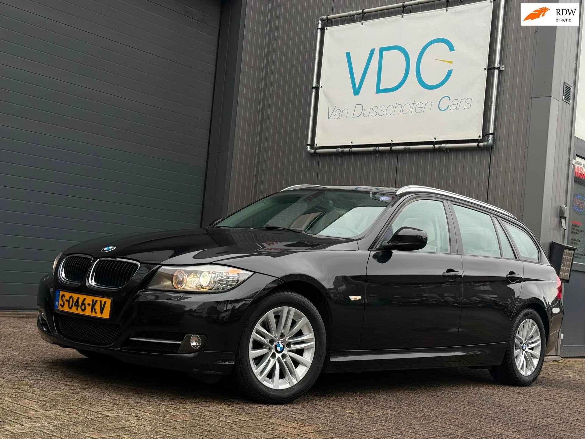 BMW 3-serie Touring 318i Luxury Line | Automaat | Panoramada, Auto's, Automaat, Euro 5, Beige, 1435 kg