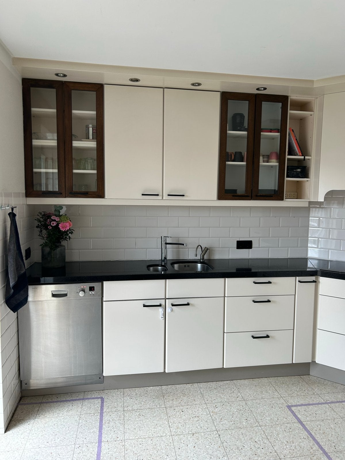 Moderne hoekkeuken met inbouwapparatuur, Ophalen, Gebruikt, Wit, Hoekkeuken